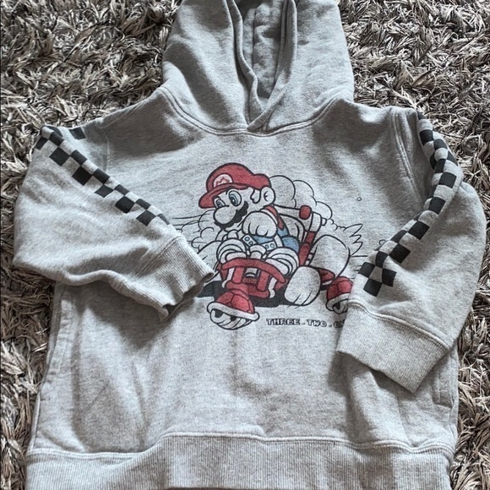 Super Mario Uniqlo hoodie boys 2/3 see pics.